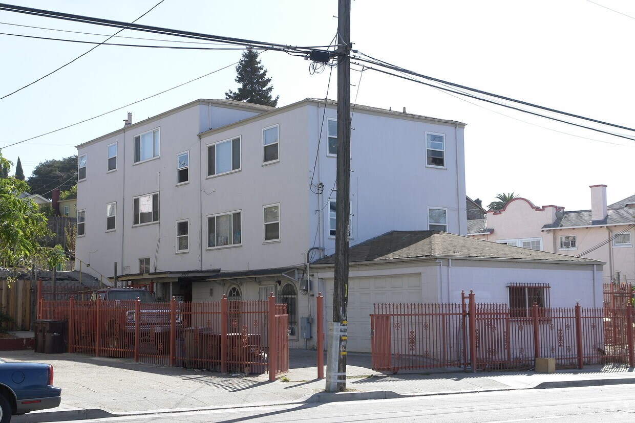 Building Photo - 9520 Macarthur Blvd