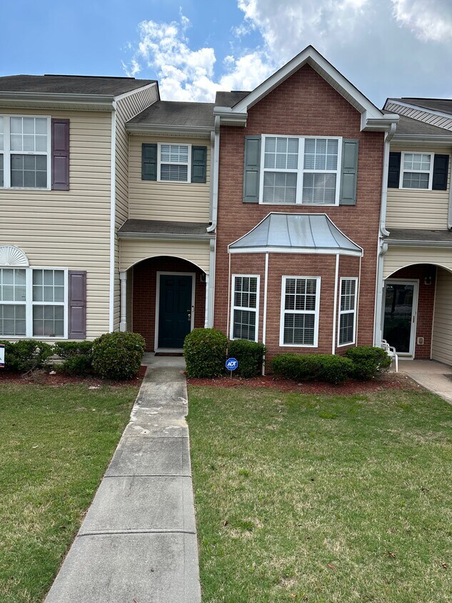 Primary Photo - 3150 Oakley Pl