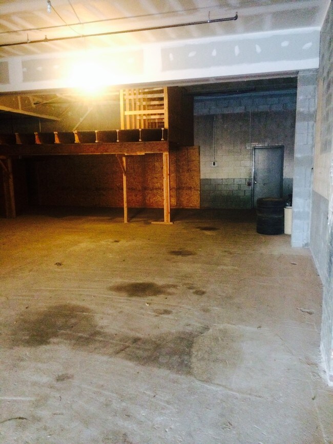 Building Photo - 210-212 Trumbull St