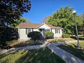 Building Photo - 1424 Parkview Ave