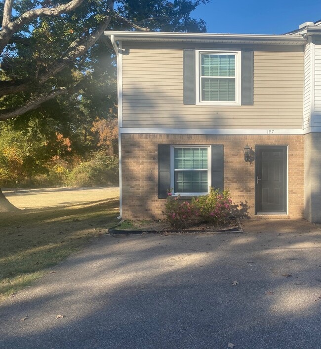 Building Photo - 197 Cox Ln