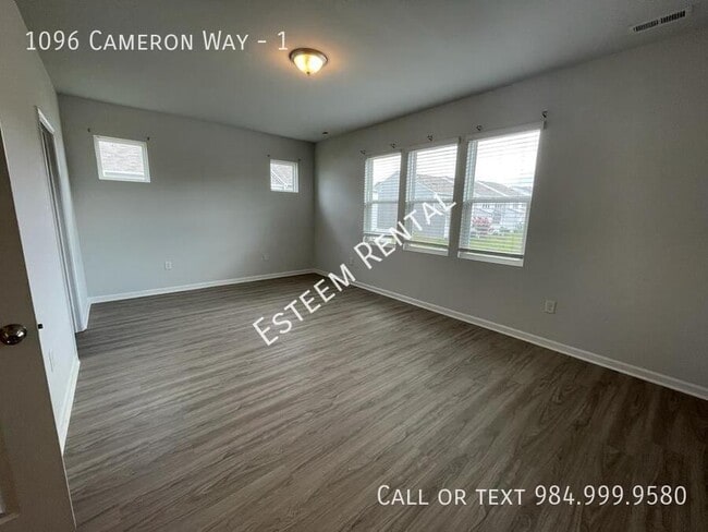 Building Photo - 1096 Cameron Wy