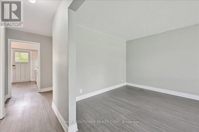 Building Photo - 203 Nelson St