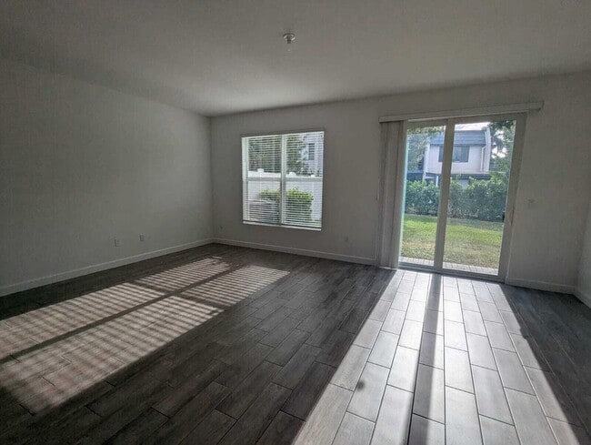 Foto del edificio - 4351 Pond Lily Ln