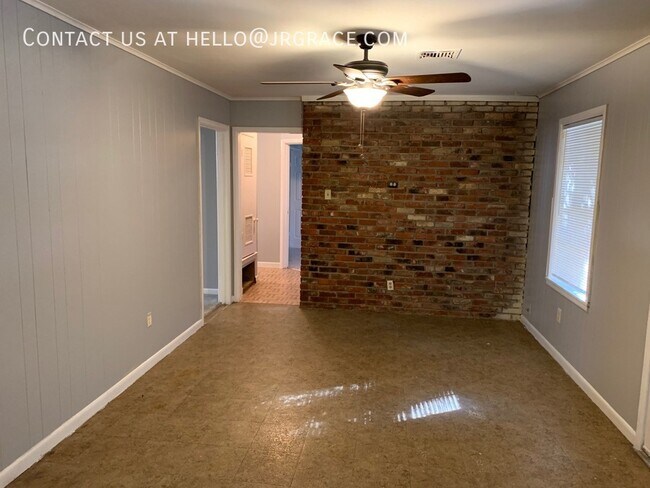 Building Photo - 1200 Parkdale Dr