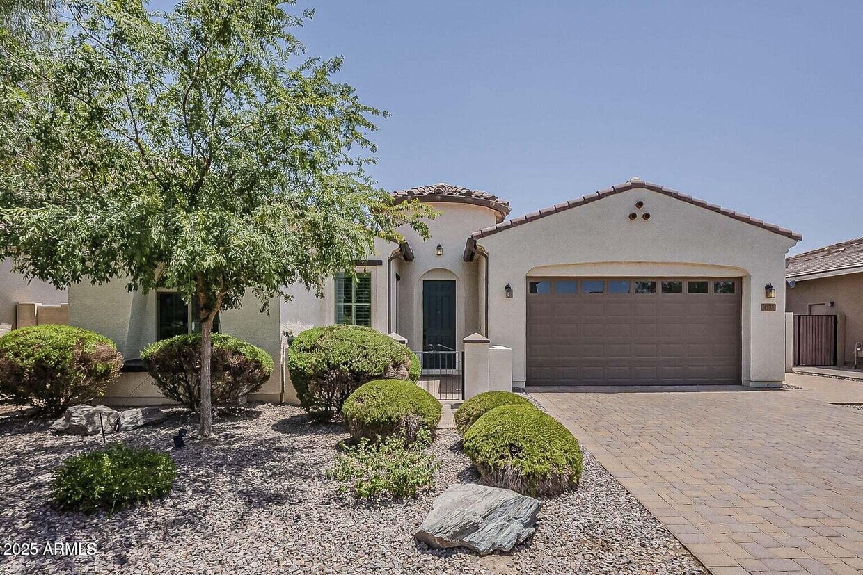 Primary Photo - 4135 E Grand Canyon Dr