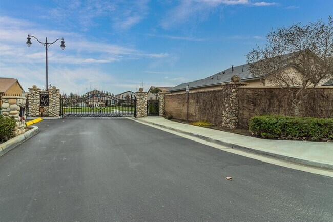 Foto del edificio - MOVE IN READY!! 3 BEDROOM 2 1/2 BATH HOME FOR RENT IN VILLAS AT COPPER VALLEY