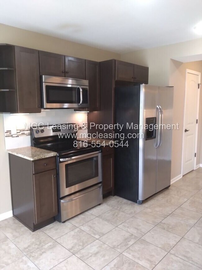 Building Photo - Baltimore Townhomes: 3 Bedroom Townhome with 2-Car Garage - North of the River in KCMO