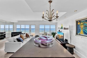 Building Photo - 4144 El Mar Dr