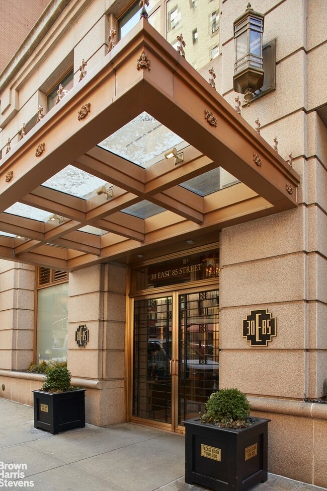 Building Photo - 30 E 85th St