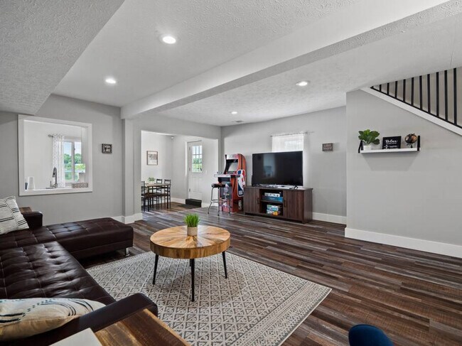 Foto del edificio - 829 Portage Lakes Drive