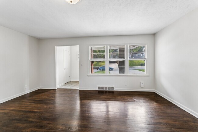 Foto del edificio - 2110 S 50th St