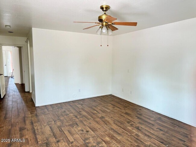 Foto del edificio - 2529 W Darrel Rd