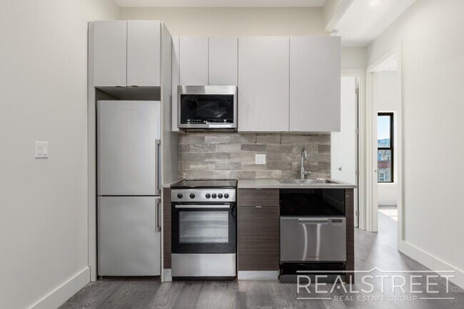 Foto del edificio - New Modern 2 Bed w Full Amenities + Dishwa...
