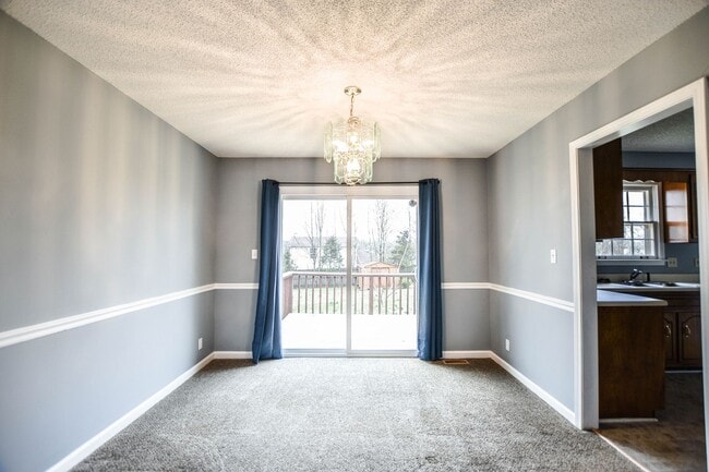 Building Photo - Pet Friendly Ranch!
