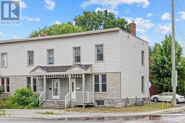 Building Photo - 118 King Edward Ave
