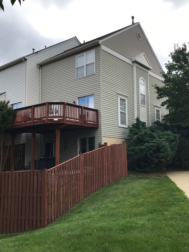 Building Photo - 618 Howards Loop