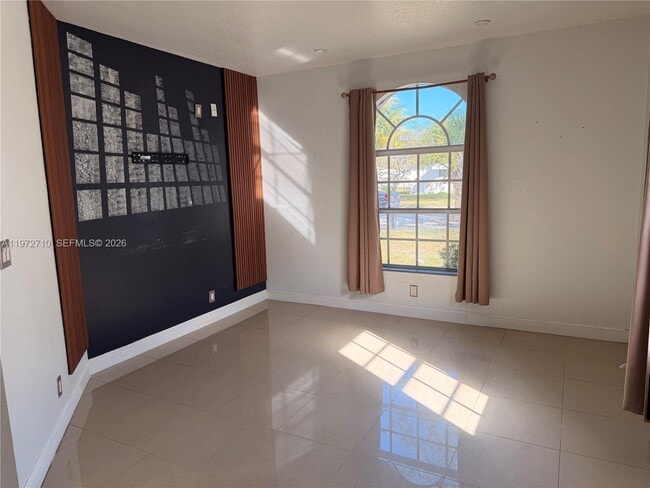 Foto del edificio - 2804 NW 7th Ct