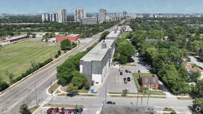  - 4979 Bathurst St