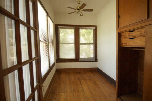 Foto del edificio - 1107 W 22nd St