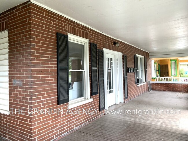 Foto del edificio - 1306 Patterson Ave SW