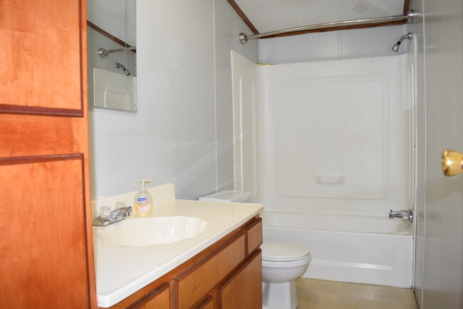 2nd bath - 6208 Norton Dr