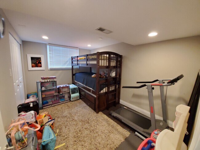 4th bedroom - 4431 Olmstead Dr