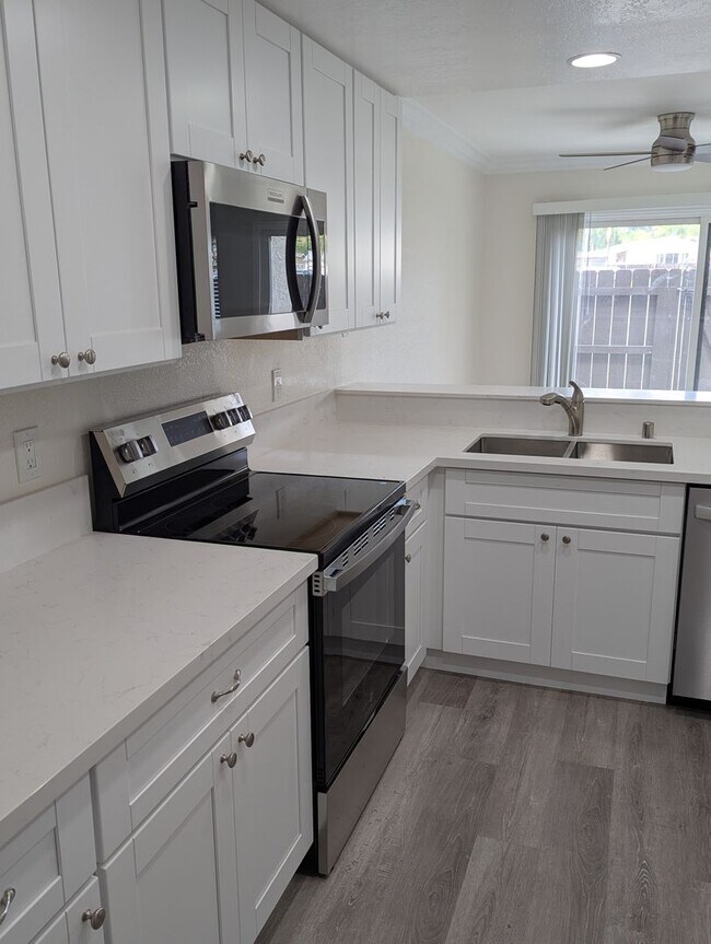 Building Photo - Upgraded 2 Bed/2.5 Bath Townhome