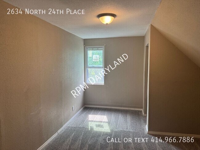 Foto del edificio - 2634 N 24th Pl