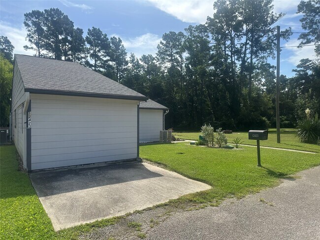 Foto del edificio - 12423 Woodlake Ln