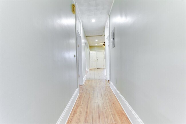 Building Photo - 420 Talbot Ave