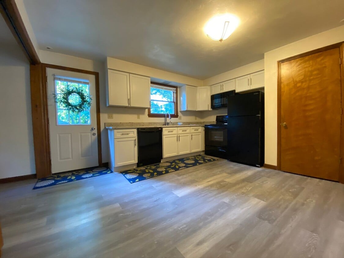 Foto principal - Spectacular 2 BR / 1.5 BR Townhouse in Lat...