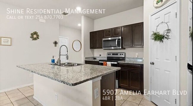 Foto del edificio - 5907 Amelia Earhart Blvd