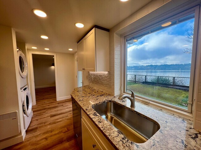 Foto del edificio - Private Waterfront Apartment