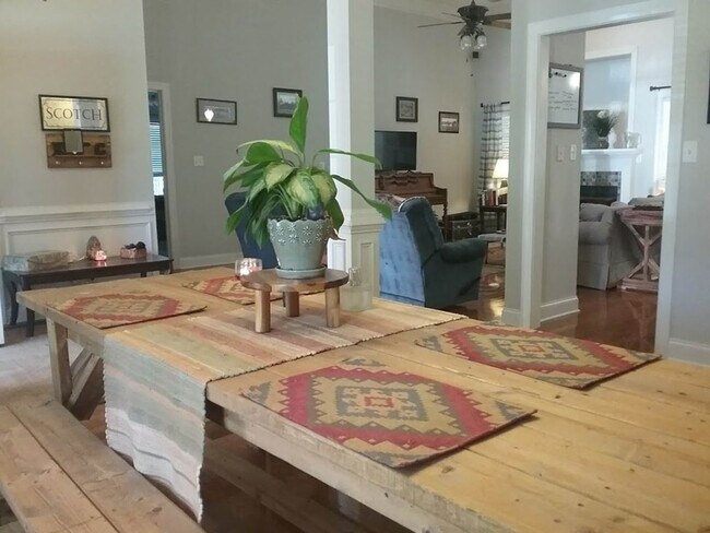 Foto del edificio - Evans Home * Millshaven Subdivision * Main Floor Primary
