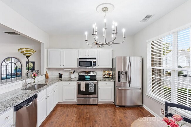 Foto del edificio - 6728 Rothchild Dr