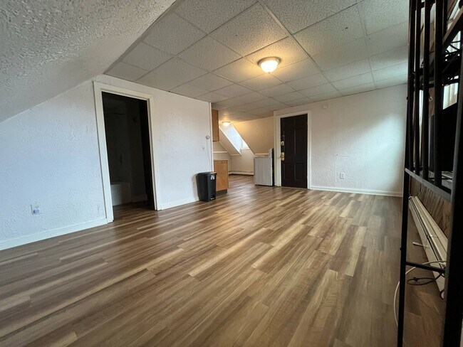Sala de estar - 658 Central Ave