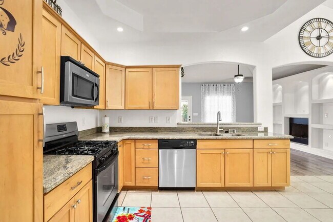 Building Photo - "Charming 3-Bedroom Retreat with 2 Full Ba...