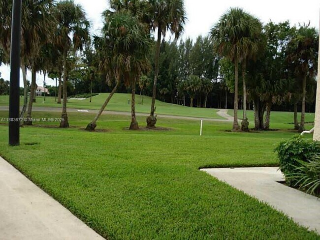 Foto del edificio - 3350 Pinewalk Dr N