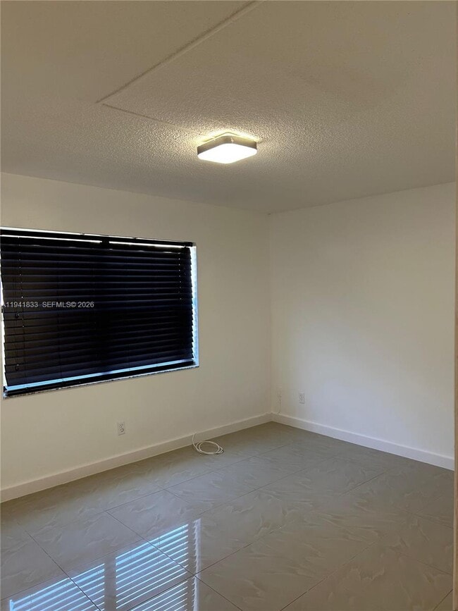 Foto del edificio - 10027 Winding Lake Rd