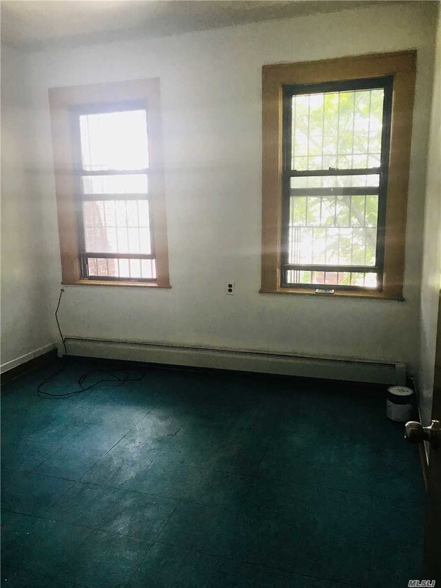 Foto del edificio - 214-17 Jamaica Ave