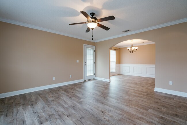 Building Photo - 204 Guyett Ave