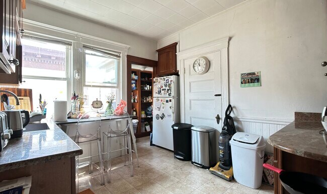 Foto del edificio - 319 Faneuil St