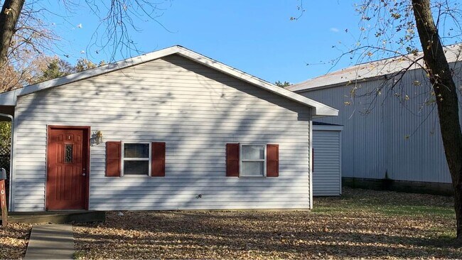 Building Photo - 1011 Park Dr