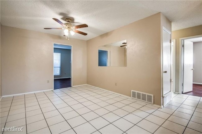 Building Photo - 3 br, 2 bath House - 1101 Briar Oaks Dr