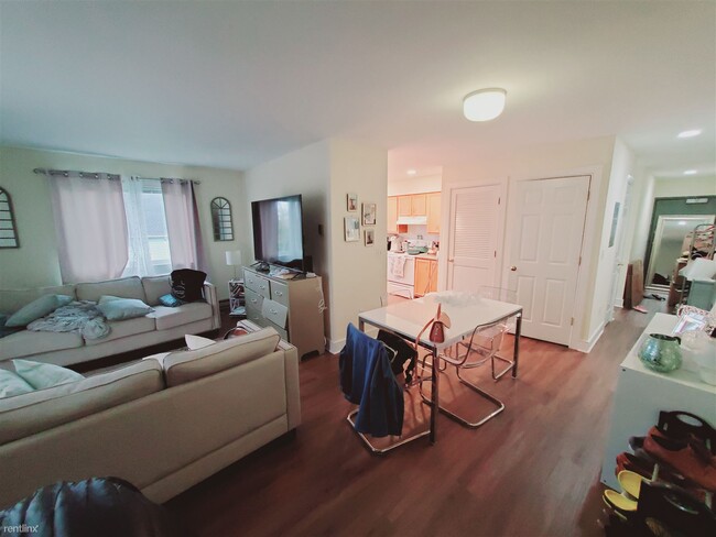 Building Photo - 1 br, 1 bath Condo - 35 Clarks Hill Ave