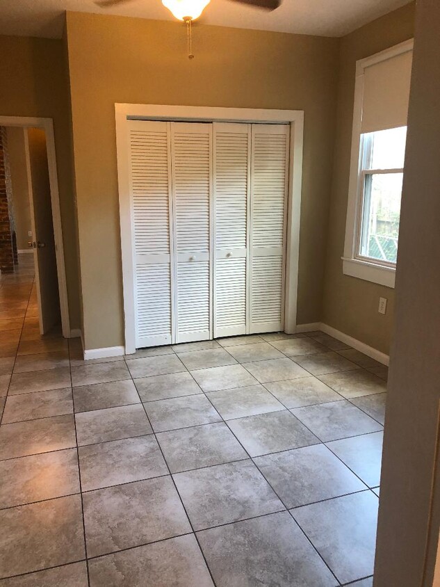 Building Photo - 5645 Charles Pl