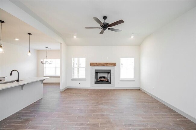 Building Photo - 948 Parker Ln