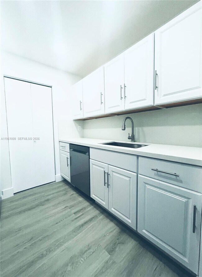 Foto del edificio - 500 NE 2nd St