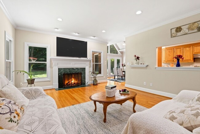 Building Photo - Lovely 4-bedroom home